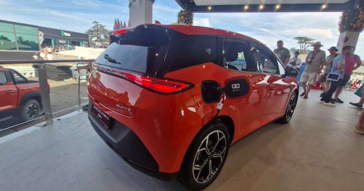 BYD Dolphin G DM-i apresentado no Festival de Goodwood