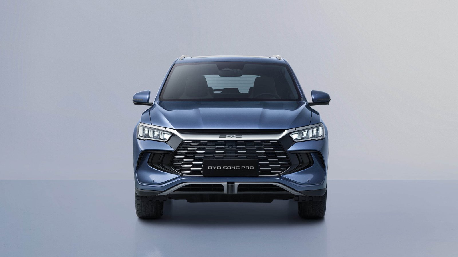 BYD Song Pro visto de frente em imagem oficial da marca