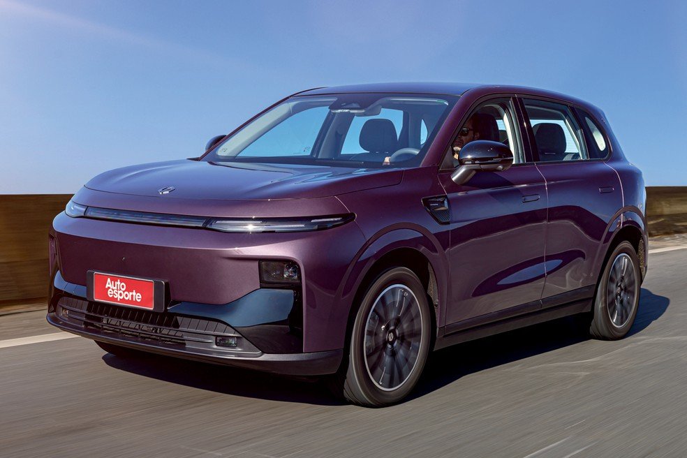 Leapmotor B10 mira SUVs eletrificados no mercado brasileiro